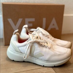 Veja Concord 2 Alveomesh White Pierre sneakers. Never worn 7.5